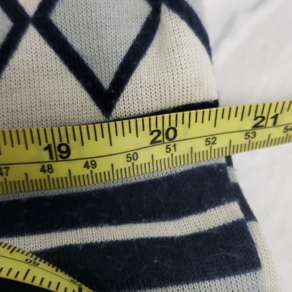 LOVE Republic Geometric Design Long Sleeve Top - Picture 6 of 9